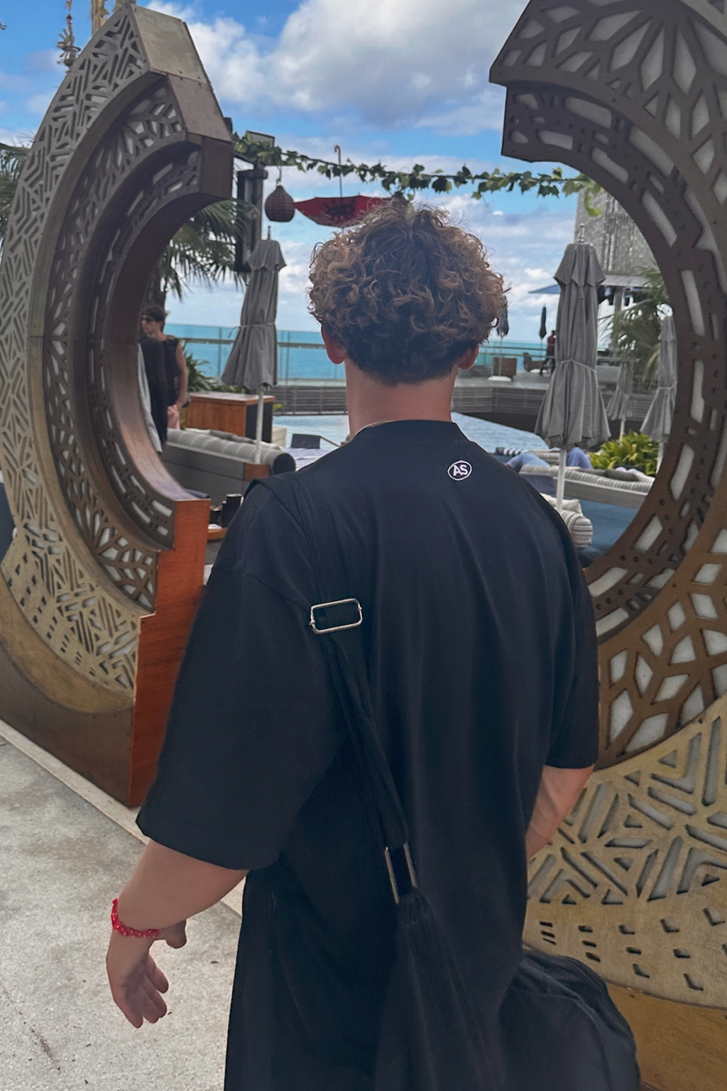 EMBROIDERED T-SHIRT BLACK